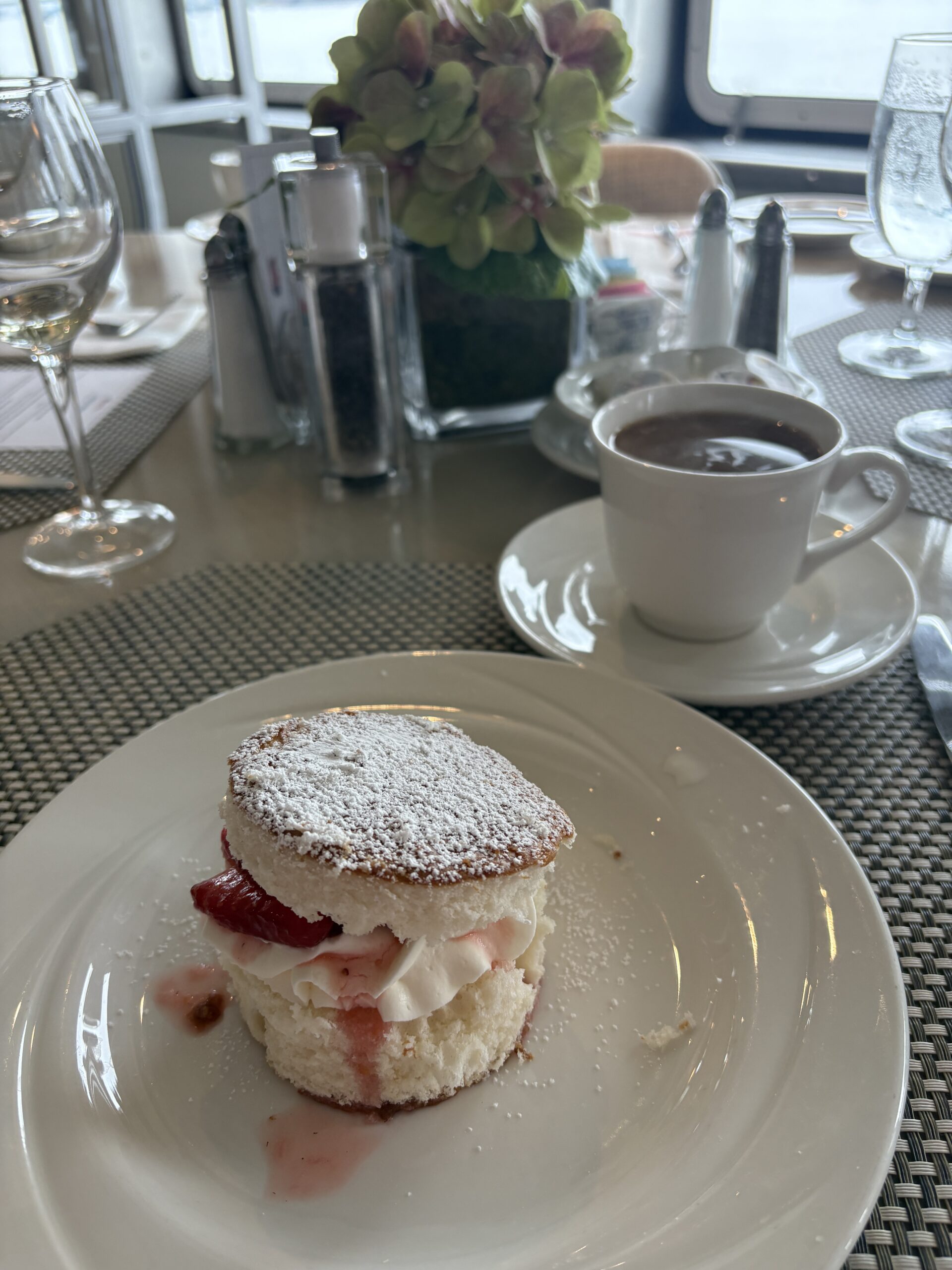 Dining and menu on board the American Cruise Lines Savannah GA River Cruise