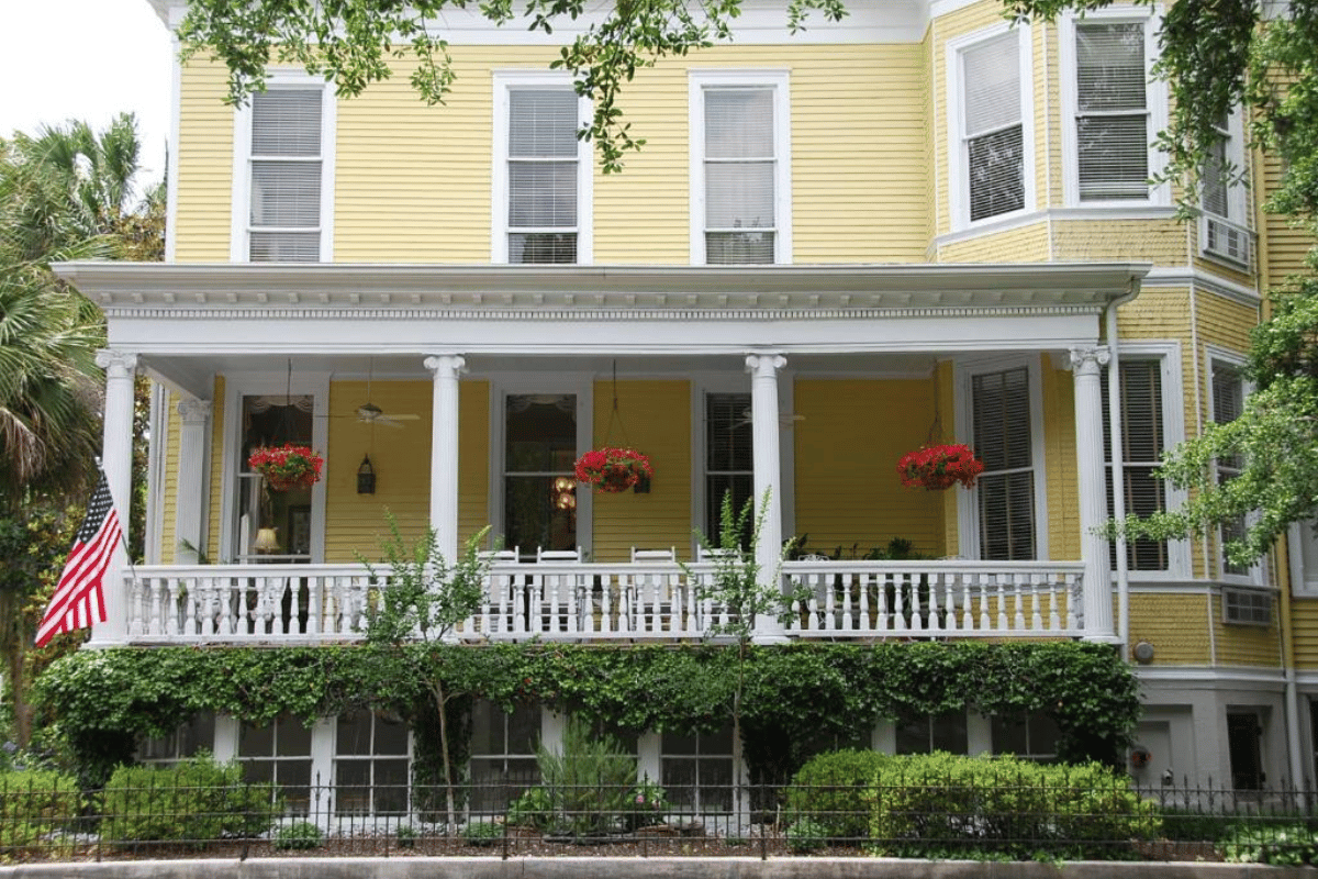 Forsyth Park Inn: Where to stay in Savannah, Georgia for solo women travelers. 