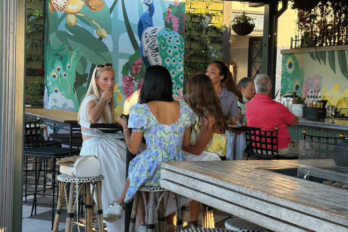 girls eating at a savannah restaurant. 
